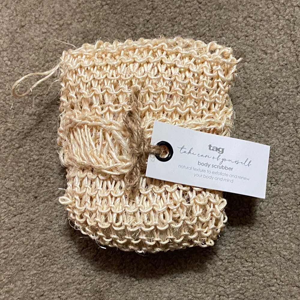 Tag Cream Loofah Exfoliating Scrubber